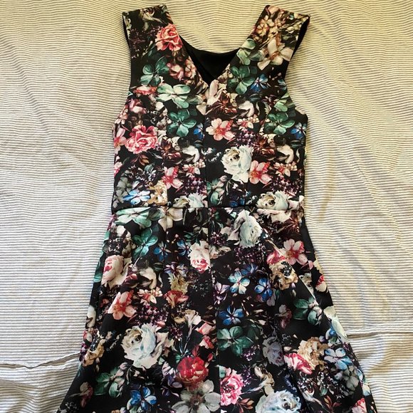 Dress - Picture 2 of 3